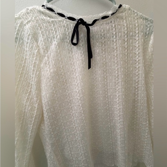 White Lace Top with Black Bow - Picture 2 of 12